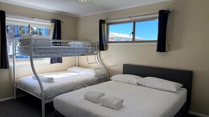 Room - Highland View House - Lakes Entrance (Lakes Entrance)