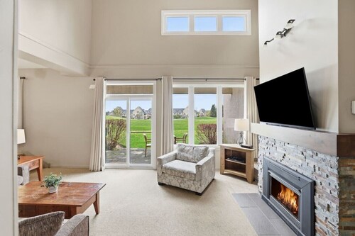 Ground-Floor Home with Sauna on Monterra Golf