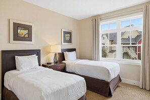 Room - Birdie’s Eye View: Steps to Village & Golf (The Blue Mountains)