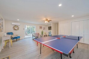TV, fireplace, ping pong