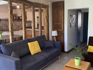 Living area - Vrbo Property (SINGLY)