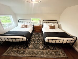 Room - Beautiful Farmhouse Getaway with Panoramic Views (Somers)