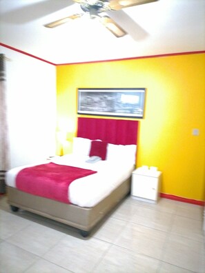 Desk, laptop workspace, iron/ironing board, free WiFi - Neo & Ruks Guest Houses Boston  (Cape Town)