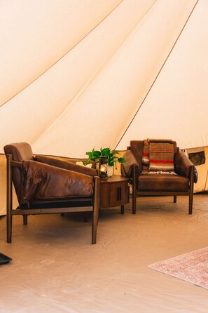 Interior - Glamping Outside Bentonville Only Minutes to OZ Trails (pineville)