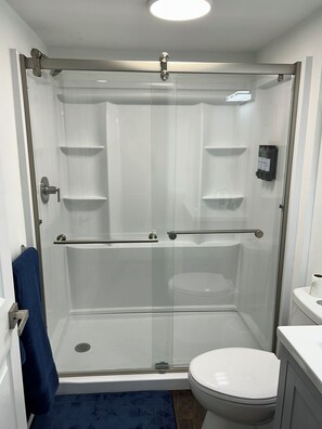 Shower, hair dryer, towels, soap - Fully Renovated Home Near Beach, Port, Cruises & Boat Ramp (Cocoa)