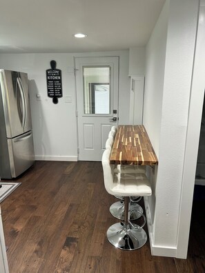 Dining - Fully Renovated Home Near Beach, Port, Cruises & Boat Ramp (Cocoa)