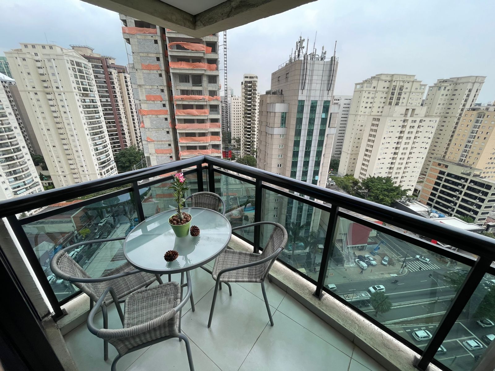 Deluxe appartement, balkon, uitzicht op de stad | Buiten dineren