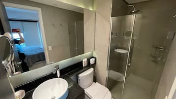 Deluxe Apartment, Balcony, City View | Bathroom