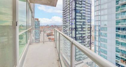 Stylish 2BR Condo Near Stampede Urban Retreat