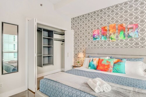 Stylish 2BR Condo Near Stampede Urban Retreat