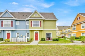 Exterior - Disney-Themed Townhouse: 4BR, Resort Pools & Near Theme Parks! (Kissimmee)
