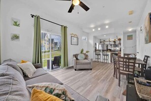 TV, offices - Disney-Themed Townhouse: 4BR, Resort Pools & Near Theme Parks! (Kissimmee)