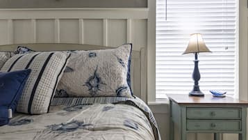 Iron/ironing board, travel cot, WiFi, bed sheets