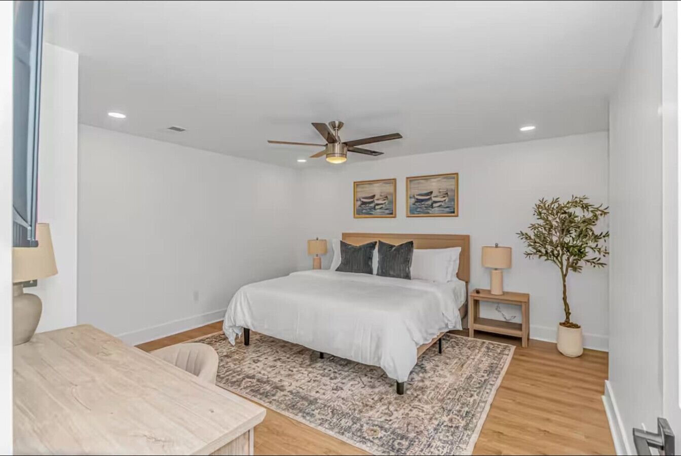 Desk, iron/ironing board, travel cot, WiFi