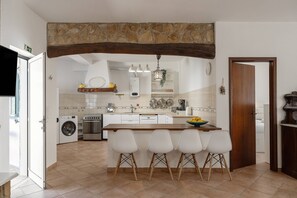 Frigorifero, forno, piano cottura, lavastoviglie