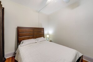 Desk, iron/ironing board, Internet, bed sheets