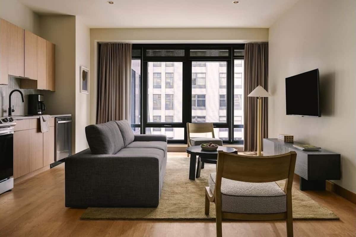 1 Bedroom Queen | Iron/ironing board, WiFi (free), individually decorated