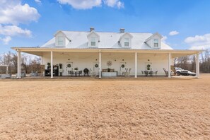 Exterior - Lakefront Barndominium on 40 Private Acres - Pontoon - Sleeps 10 (Humboldt)