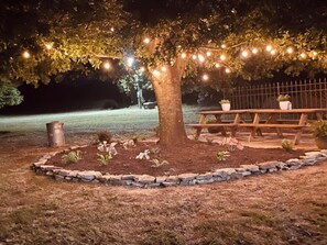 Outdoor dining - Lakefront Barndominium on 40 Private Acres - Pontoon - Sleeps 10 (Humboldt)