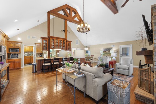 Lakefront Barndominium on 40 Private Acres - Pontoon - Sleeps 10