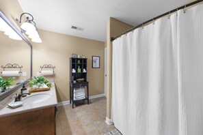 Shower, hair dryer, bidet, towels