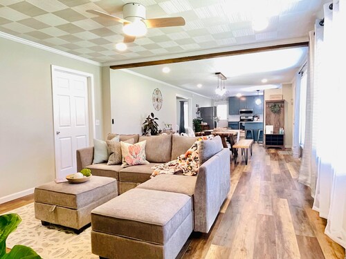 Spacious 4-Bedroom for Travelers, Contractors & Corporate Stay @SweetOnionHome