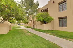 Property grounds - 4 Mi to Old Town! Extended Desert Escape w/ Pool (Phoenix)