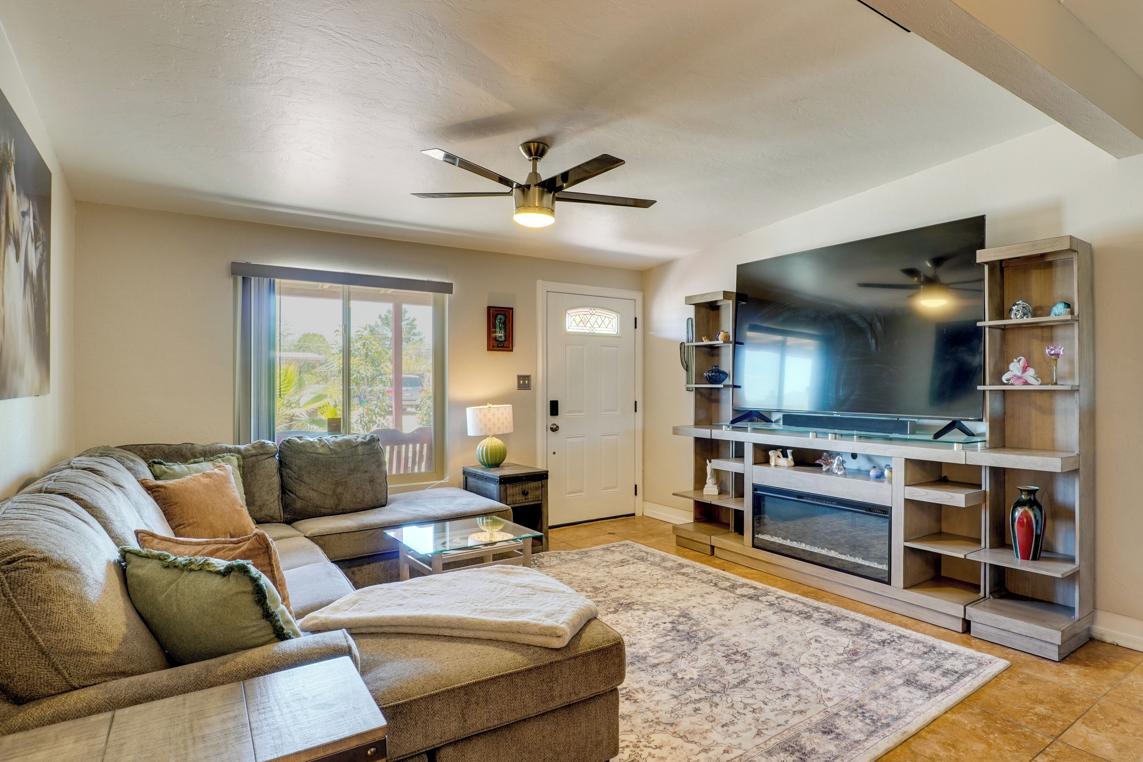 TV, fireplace