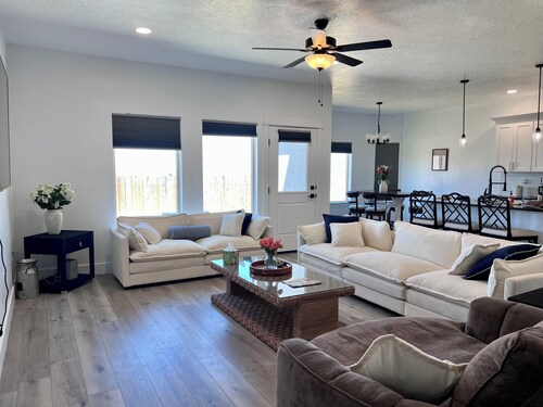 Spacious 4-bedroom Home with Beautiful Views