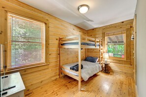 Room - Dock & Game Tables! Lake Norman Family Home (Denver)