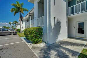 Exterior - 2 Mi to Sand! Port Charlotte Condo w/ Pool Access (Port Charlotte)