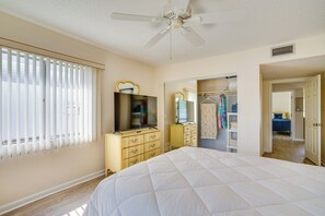 Room - 2 Mi to Sand! Port Charlotte Condo w/ Pool Access (Port Charlotte)