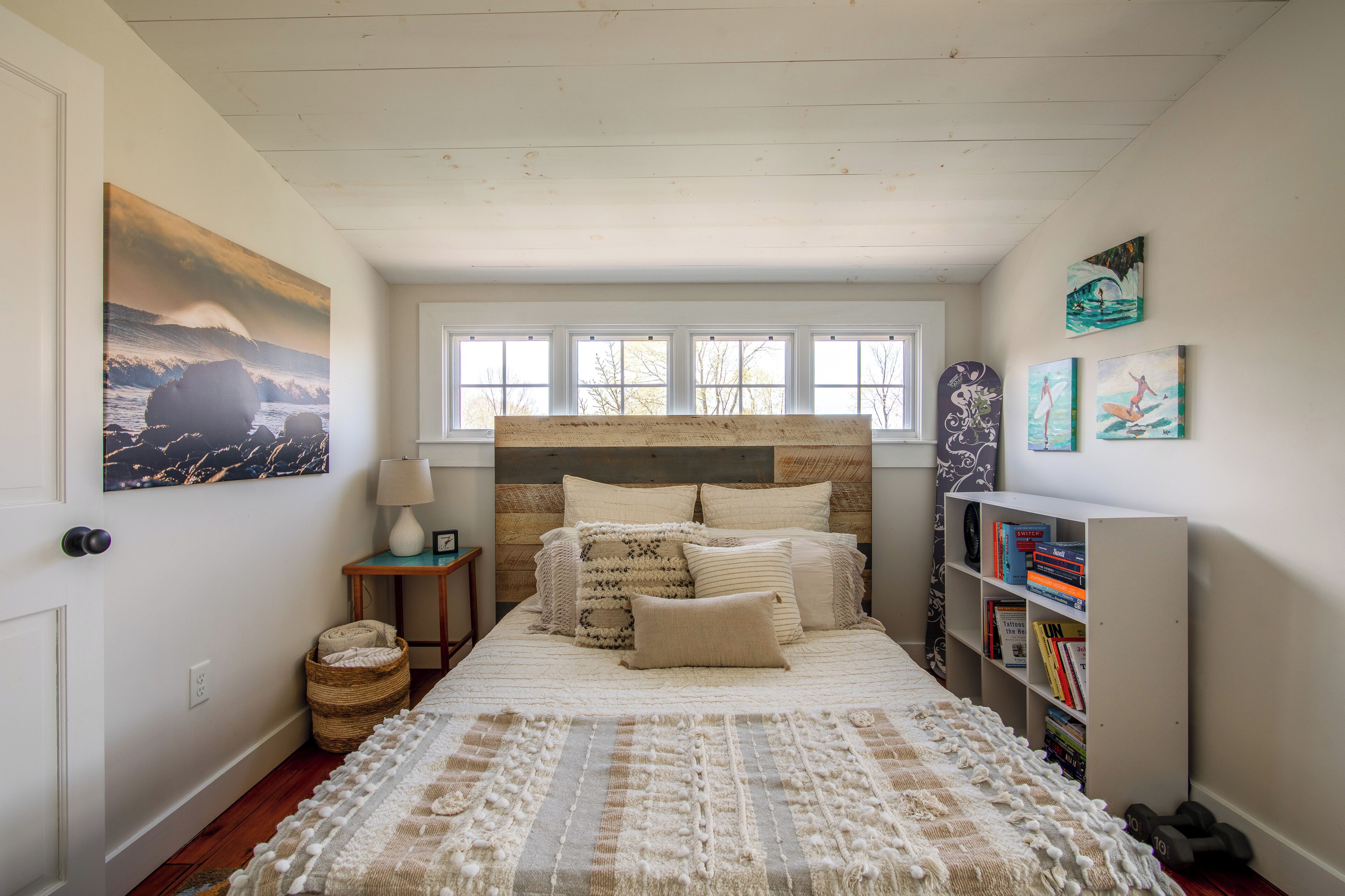 Desk, Internet, bed sheets