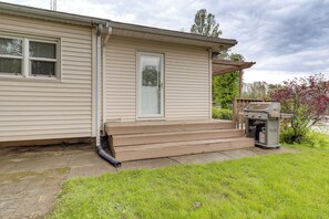 Terrace/patio - Waterfront Lake Webster Retreat w/ Pier & Views (North Webster)