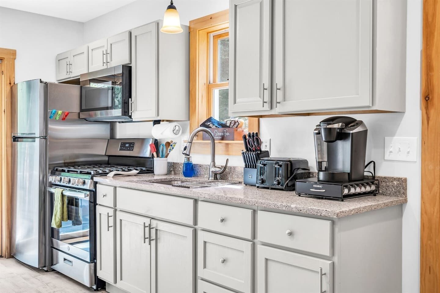 Refrigerador, microondas, horno, placa de cocina