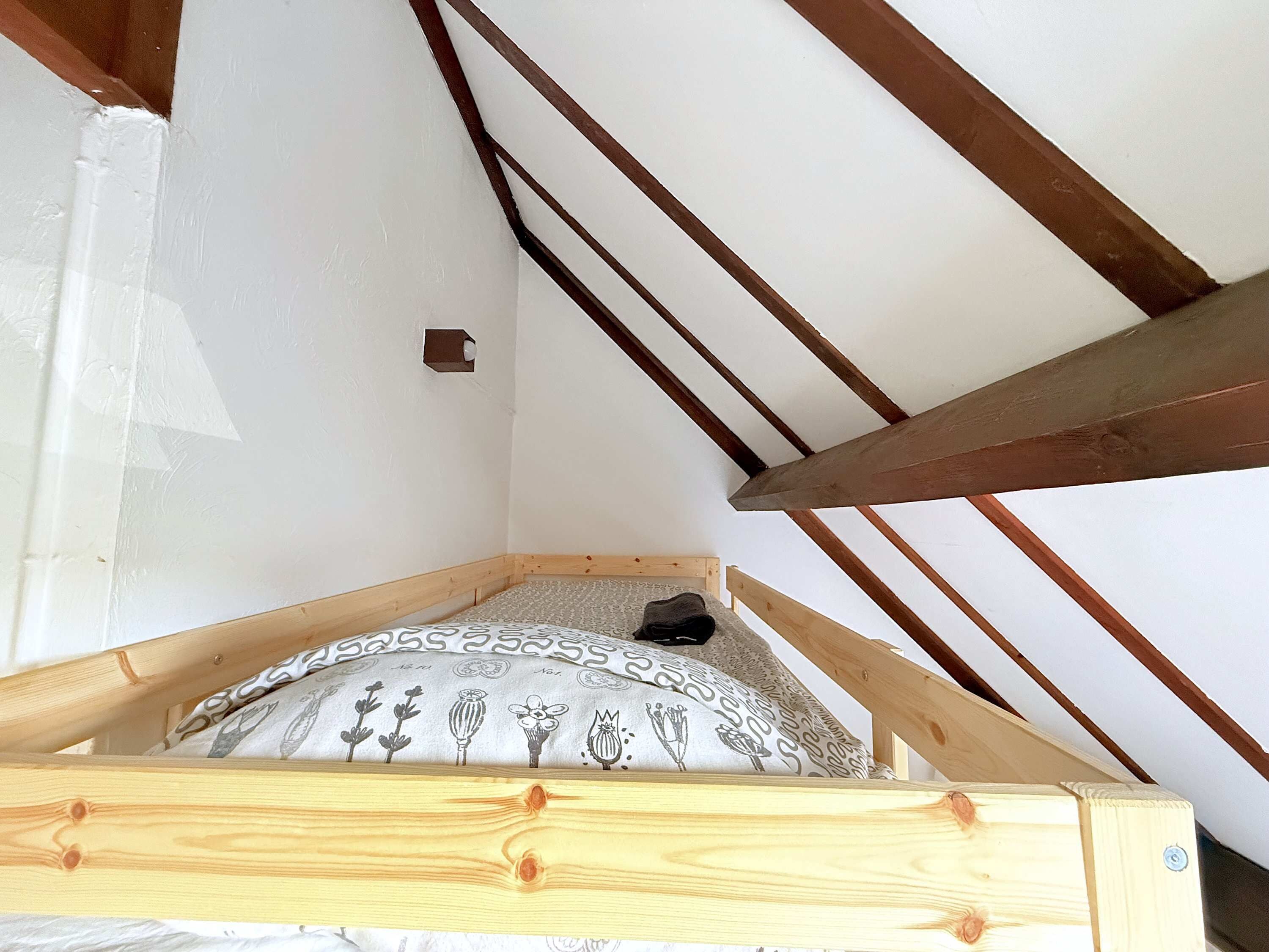 3 slaapkamers, een strijkplank/strijkijzer, reisbedje, wifi
