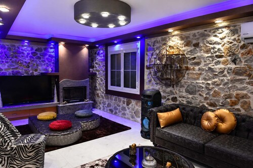 Eleni De Lux - Indoor Jacuzzi Residence in Lydia