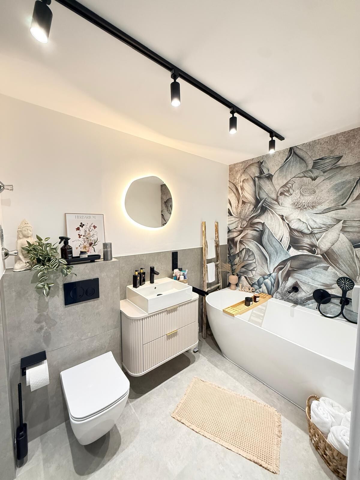 Een douche, een haardroger, handdoeken, zeep