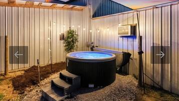 Bain à remous extérieur