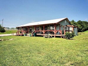 Exterior - King Lodge Room 1  in perfect Parrottsville TN (Parrottsville)