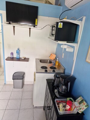 Private kitchen - Cozy, convenient and secured medium sized studio-Located Almond Grove Cole bay. (Cole Bay)