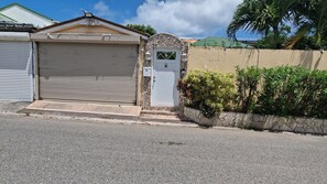 Exterior detail - Cozy, convenient and secured medium sized studio-Located Almond Grove Cole bay. (Cole Bay)