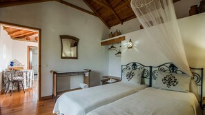 5 bedrooms, bed sheets
