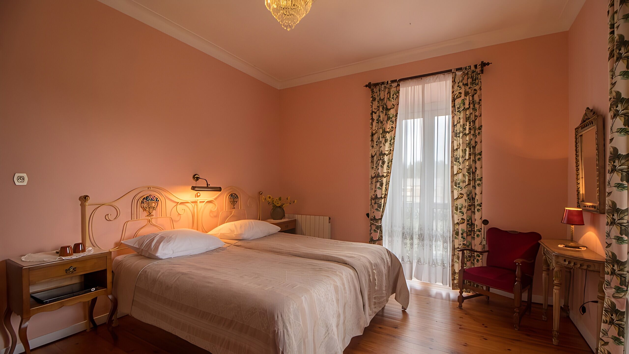 5 bedrooms, bed sheets