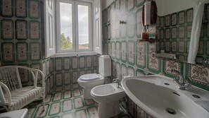 Shower dan handuk