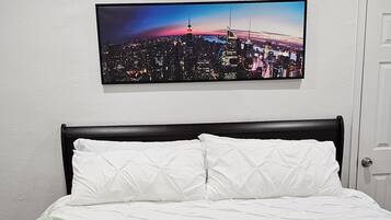 Desk, iron/ironing board, WiFi, bed sheets