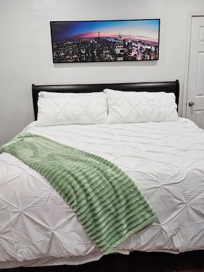 Desk, iron/ironing board, WiFi, bed sheets