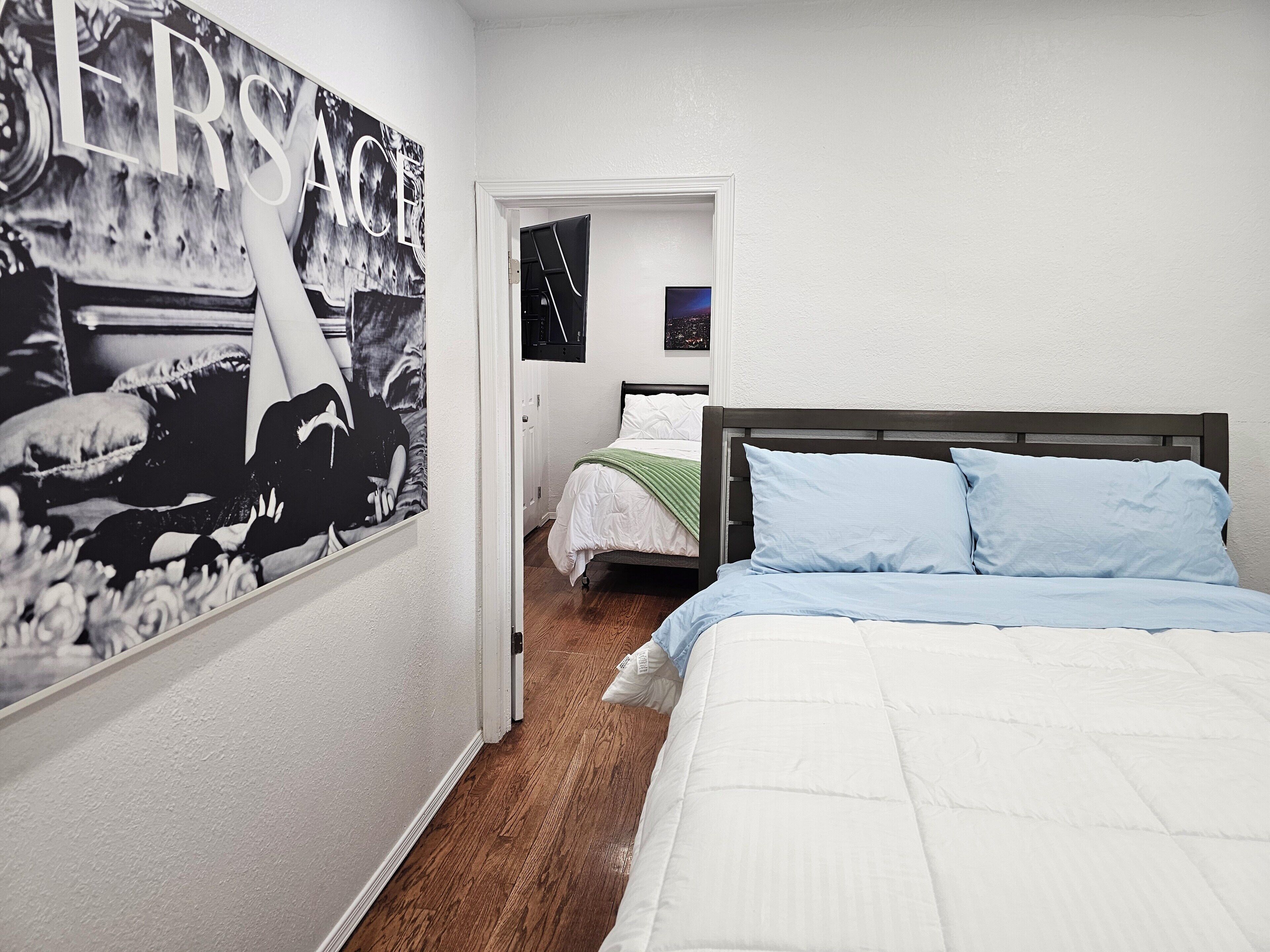 Desk, iron/ironing board, WiFi, bed sheets