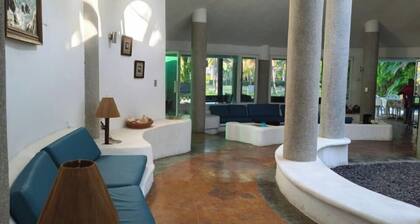 Charming 4-bedroom house with AC in Port of San Jose