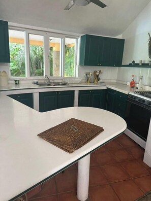 Private kitchen - Charming 4-bedroom house with AC in Port of San Jose (Port of San Jose)